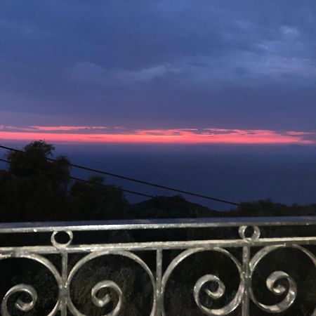 Dielino Amazing Sunset View Pentátion Exterior photo