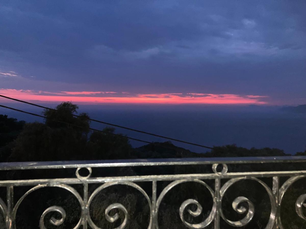 Dielino Amazing Sunset View Pentátion Exterior photo